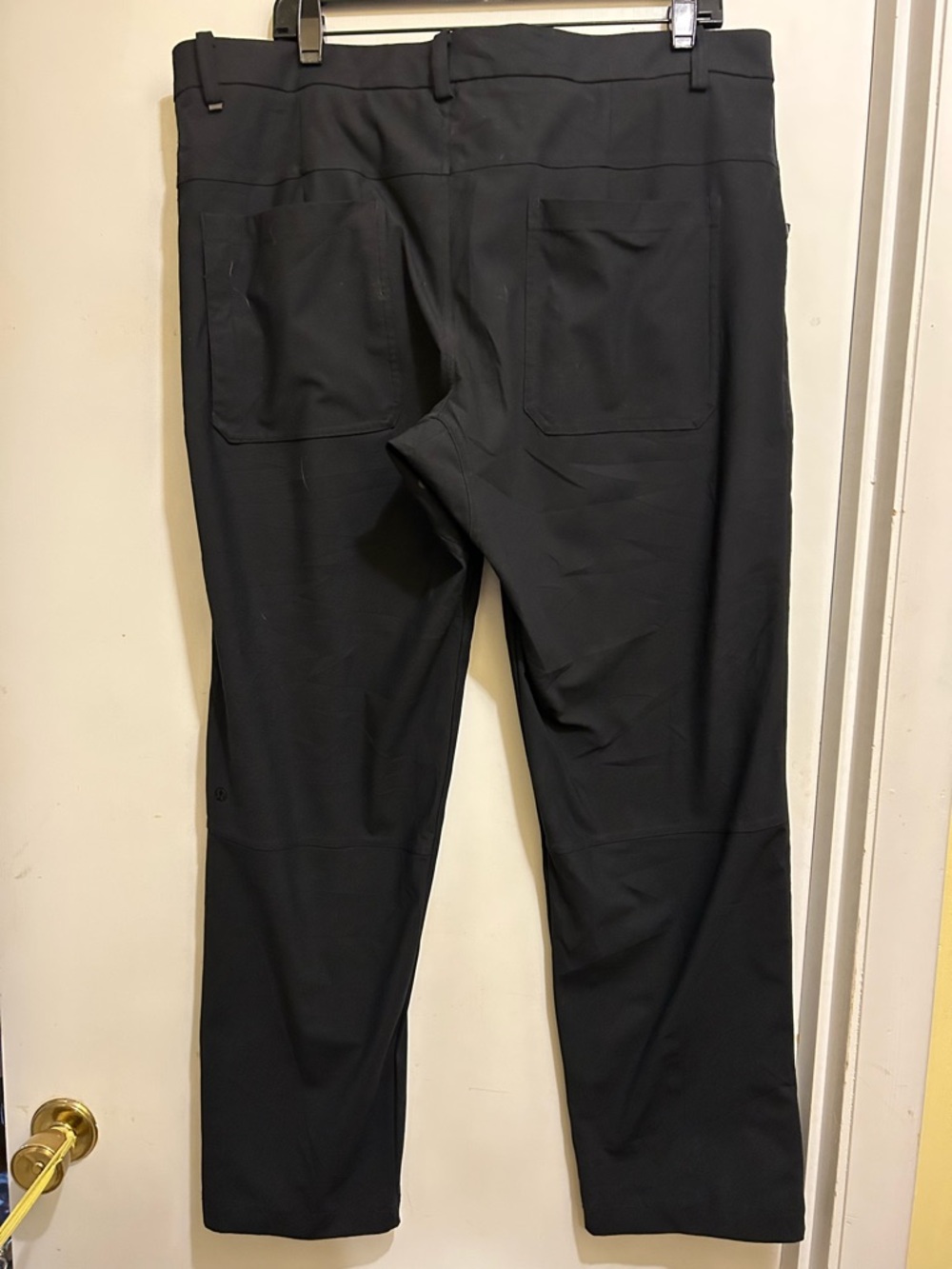 Lululemon Men's Like New Black Straight Leg Casual Stretch Pants, Size 40/31 - Picture 5 of 8